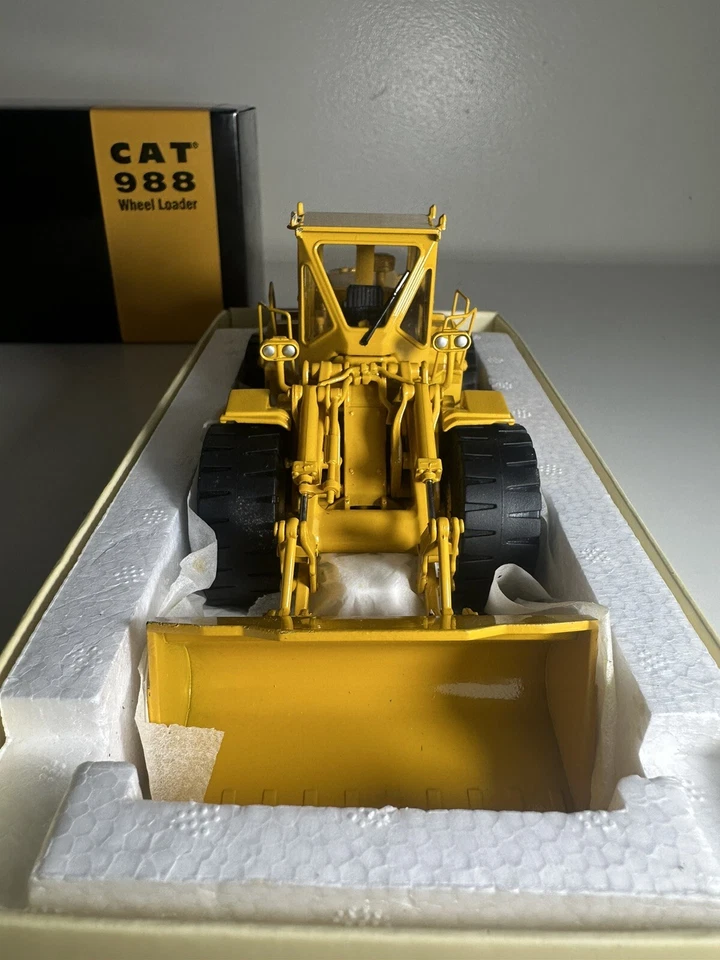Caterpillar Cat 988 Wheel Loader - CCM 1:48 Scale Diecast Model - Image 4 of 4