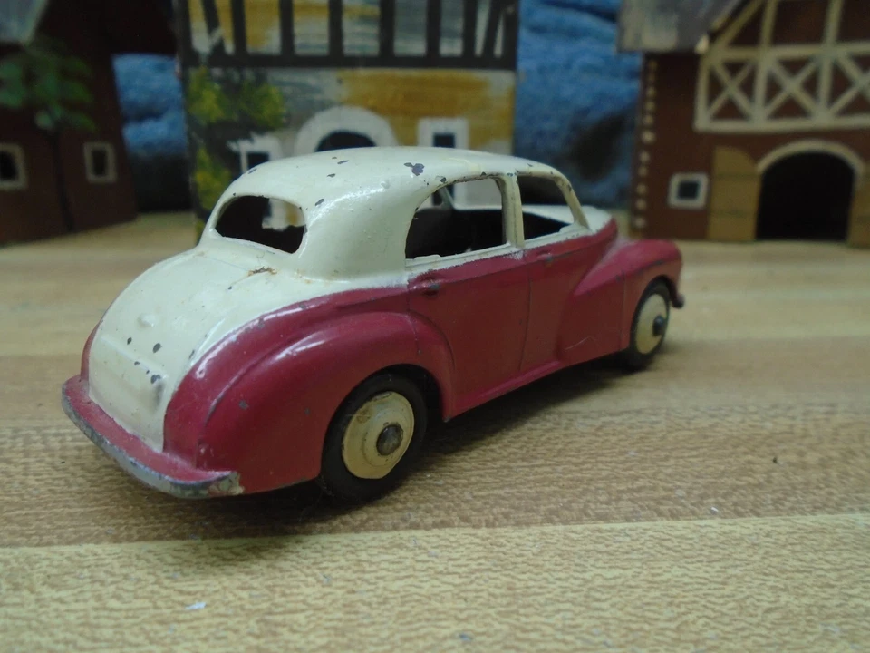 VINTAGE RARE TWO TONE MORRIS OXFORD DINKY TOYS - Image 2 of 4