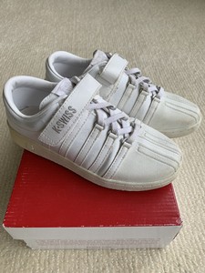 white gym shoes kids