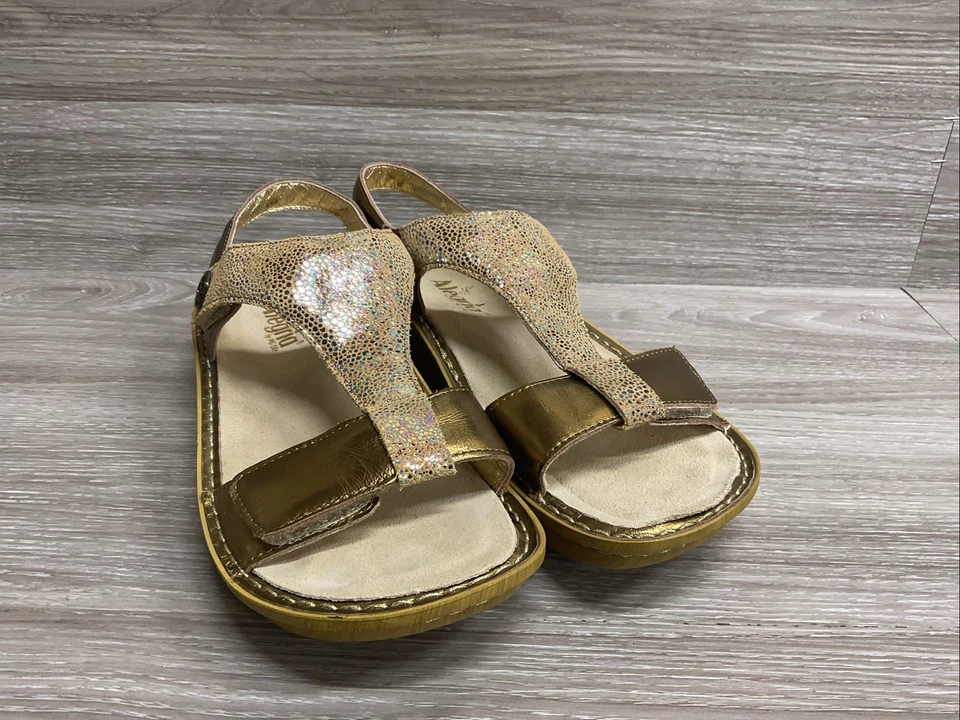 Sandalia cómoda con correas ajustables de cuero dorado Kendra 41 EE. UU. 11 ALEGRIA para mujer Foto 4 de 4