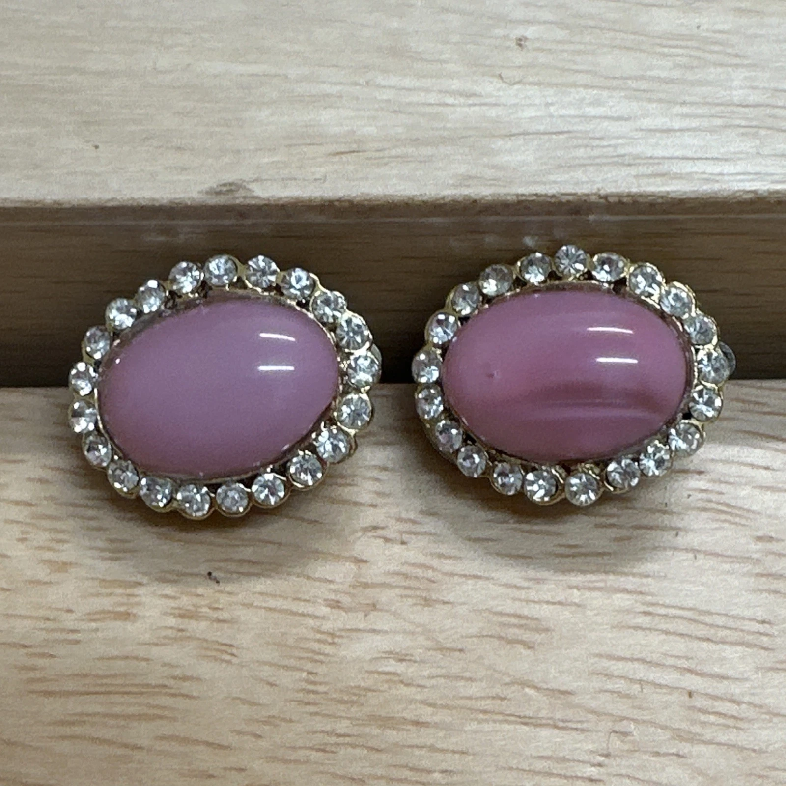 Boucle d’oreille dorée vintage avec strass Rose