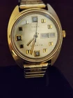 Vintage Mens 1970's Gold Tone Timex Q Day/ Date ~ Running