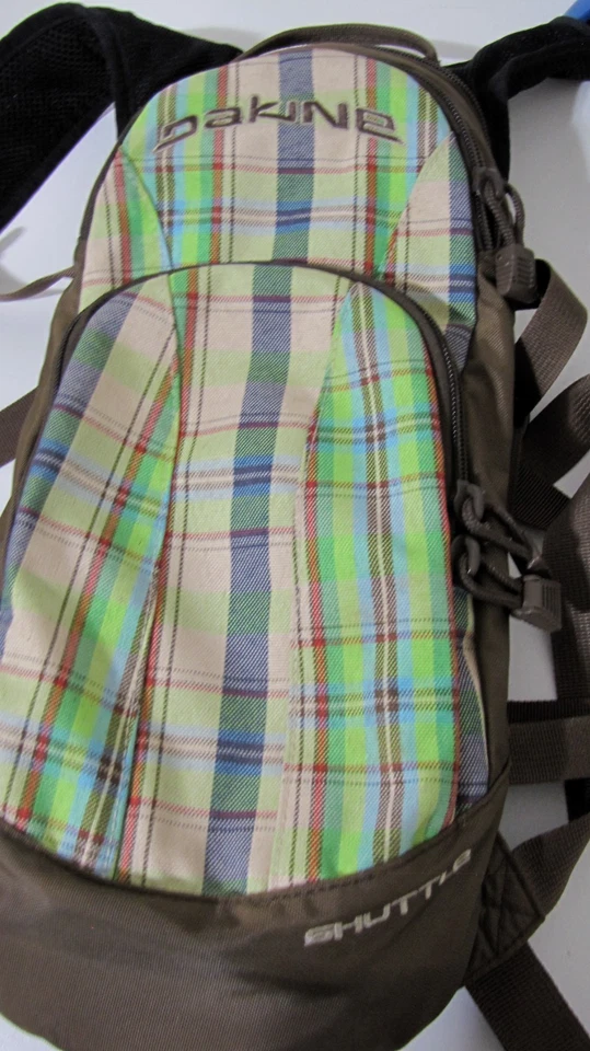 Mochila Dakine Shuttle Hydration 6L verde a cuadros ligera senderismo ciclismo Foto 3 de 4