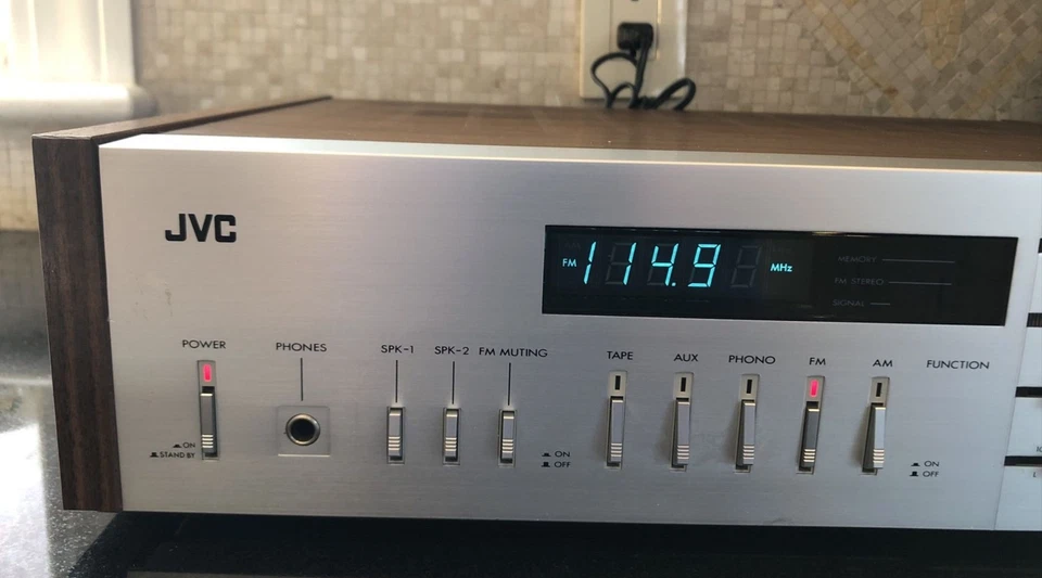 JVC R-S55 STEREO AM/FM RECEIVER SYNTHESIZER 40 WPC Perfect Working Condition - Image 2 of 4