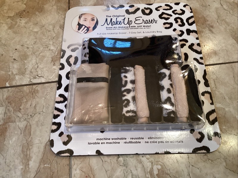 The Original Makeup Eraser 7 Day Set & Laundry Bag