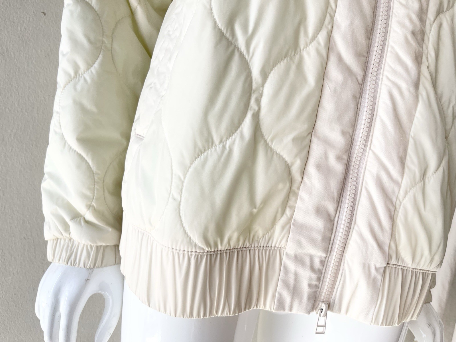 Universal Thread Woman’s Medium Zip-Down Quilted … - image 6