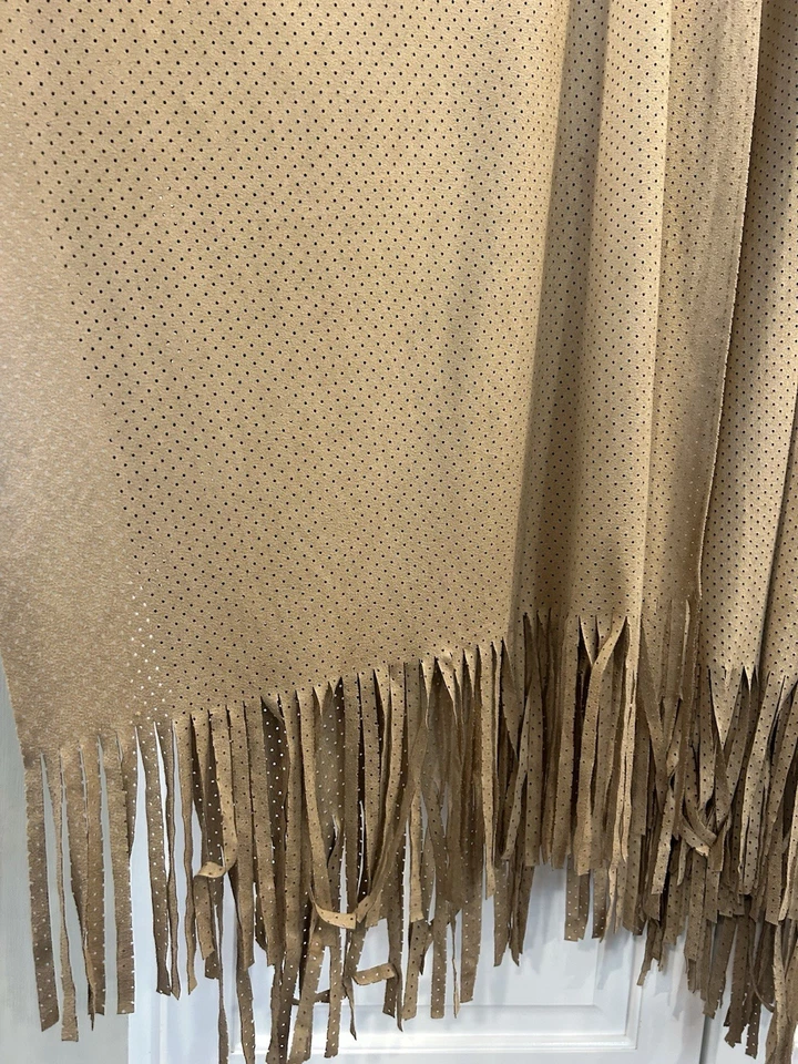 Nuevo con etiquetas Poncho Chico's Peyton Perforado Ruana Flecos en Tostado/Árabe Camello Talla Única Foto 2 de 4