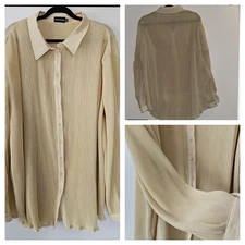 ✨ NWT PrettyLittleThing Pleated Button-Down Blouse – Size 6 ✨