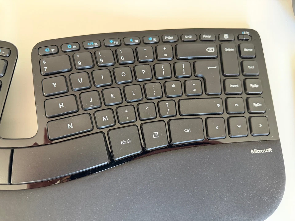 Microsoft Sculpt Ergonomic Keyboard & Mouse Set + USB Dongle - UK Layout - Image 3 of 4