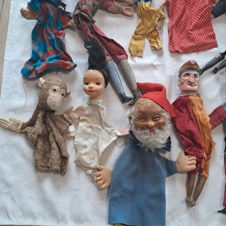 Lot 12 x Kasperle Puppen antik Holz Geschnitzt bemalt 19 / 20 Jahrhundert - Bild 4 von 4