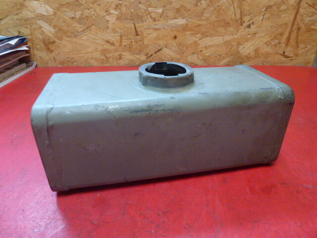 Réservoir moteur Bernard NOS n°2 pour réparer les fuites de carburant