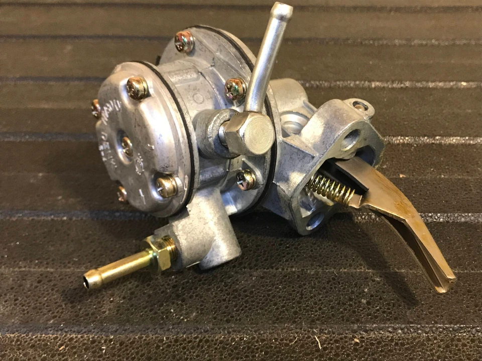 Bomba de combustible Kyosan Denki - NP-559 / 37-00504 / 151-1063 - para Nissan Datsun F10 Foto 4 de 4