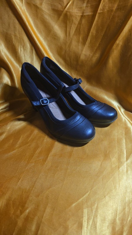 CLARKS BLACK LEATHER MARY JANE WOMENS HEELS SIZE 8 M STURDY NICE 