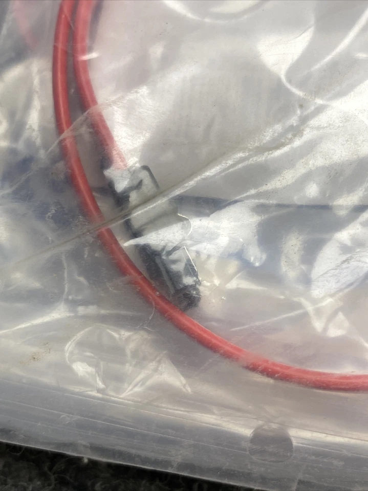 Bag of 20 Startech 18in SATA Cable Straight - Red - Image 4 of 4