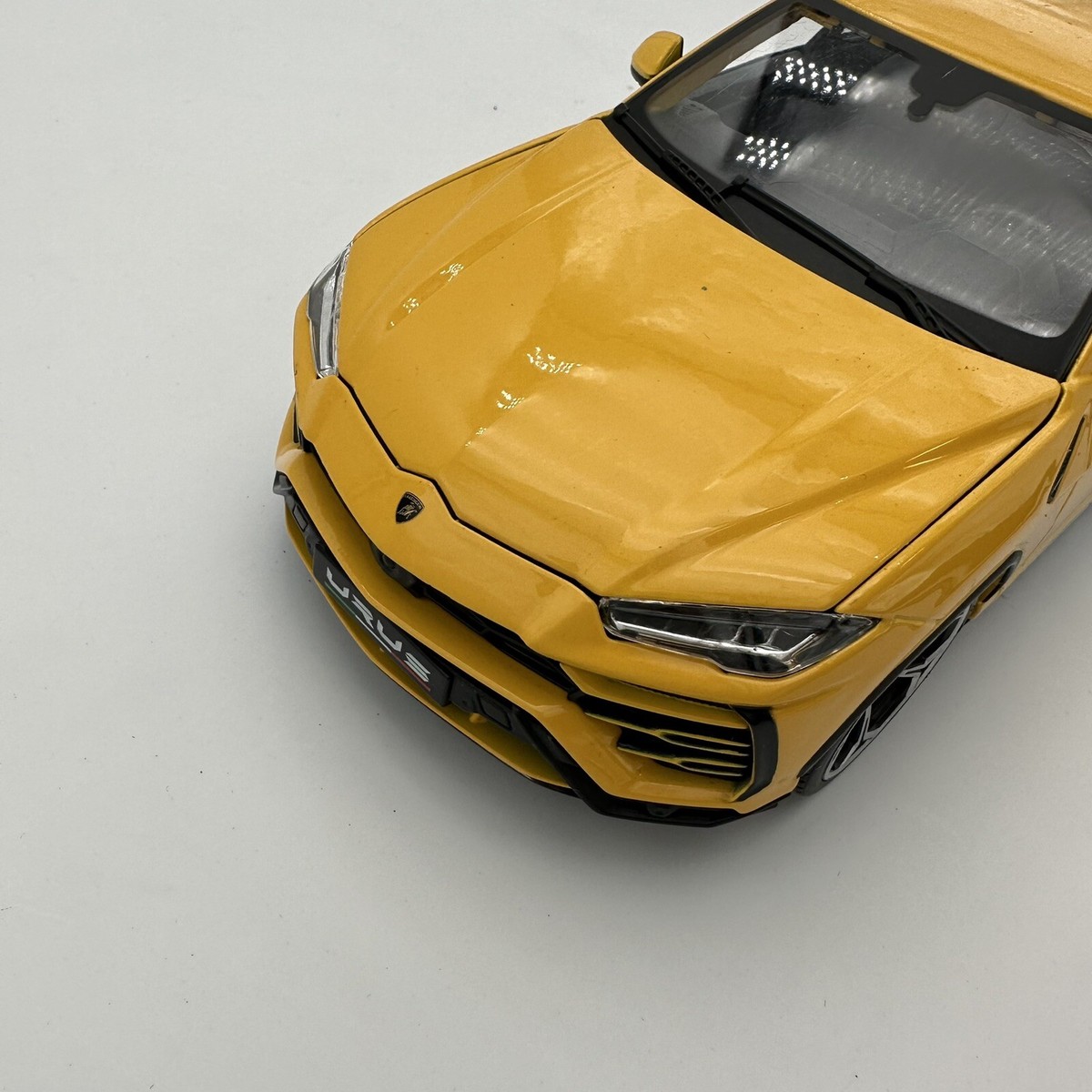 ブラーゴLamborghini Urus 1/18 Amazon.com: Bburago B18-11042Y 1:18 Lamborghini Urus, Grey