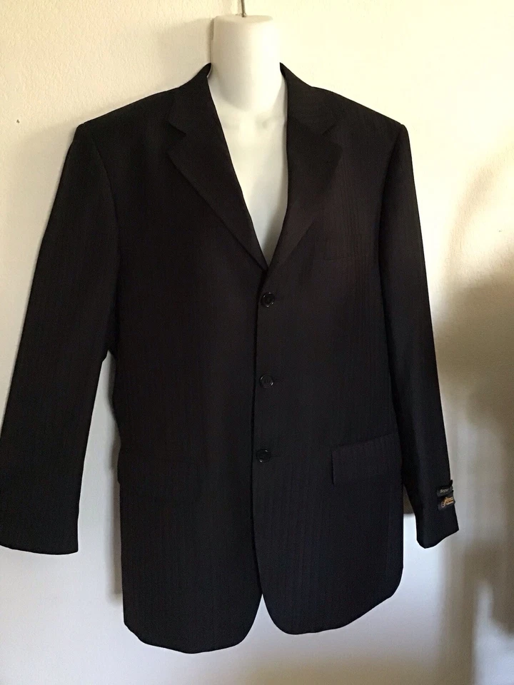 Casaco esportivo masculino Ferrecci. Novo com etiquetas ainda nas mangas. Tamanho 38R - Imagem 3 de 4