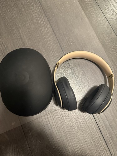 Black & Gold Beats Studio3 Headphones. Wireless. Over Ear. Noise canceling.