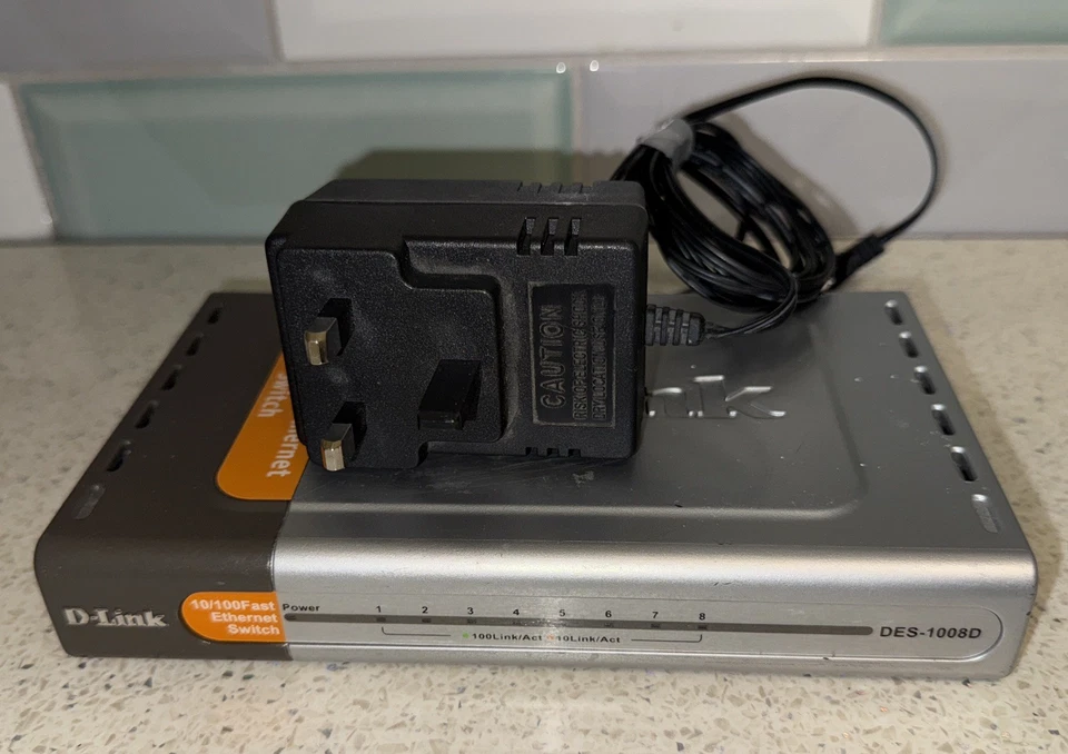 DLink DES-1008D 8-Port Fast Ethernet Switch - Image 4 of 4