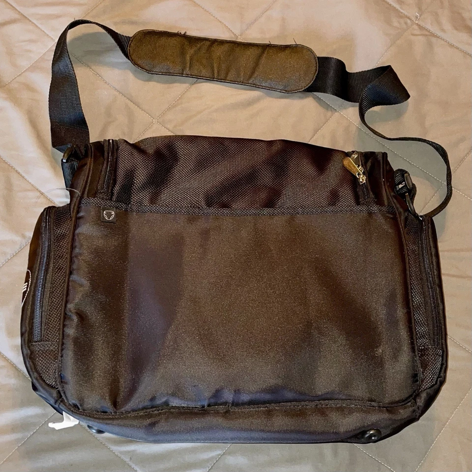 Fisher Price Fastfinder 豪华宽开口信使尿布袋黑色 — 第 2/4 张图片