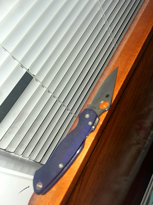 Spyderco Police Blue Metal Handle Plain Edge Clip Point Pocketknife