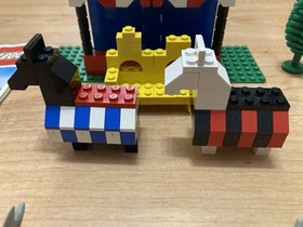 Lego vintage castle 383 Knight's Tournament complete with instructions