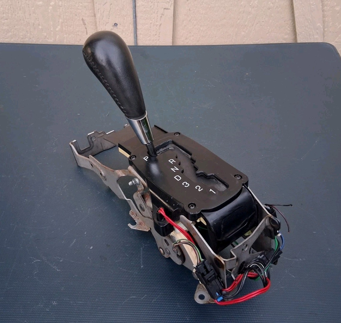 OEM 2006-2011 Cadillac DTS 4.6L Automatic Trans. Gear Floor Shifter Lever Assy.