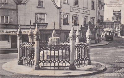 KINGSTON -ON-THAMES- DER SÄCHSISCHE KRÖNUNGSSTEIN S/W POSTKARTE (1910er Jahre)