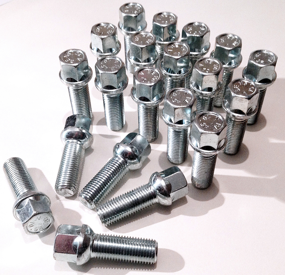 Set of 20 Extended Merceded Alloy Wheel Bolts M14 x 1.5, 17mm Hex, 35mm thread