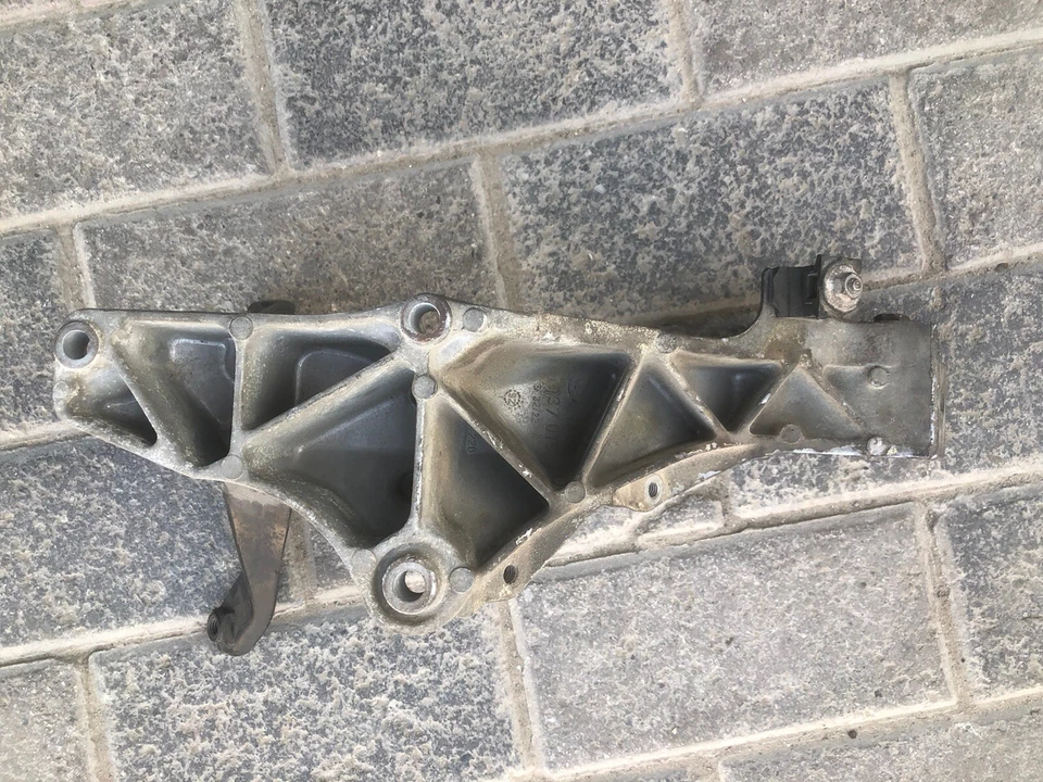 BMW 318is M42 M44 Engine Mount Bracket Left 1137015 - Imagem 4 de 4