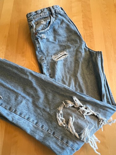 HIGH WAIST LIGHT WASH JEANS SZ 6 