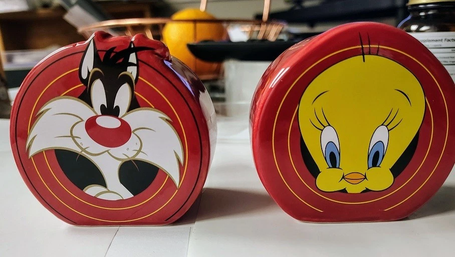 Looney Tunes Tweety Sylvester Ceramic Salt and Pepper Shaker