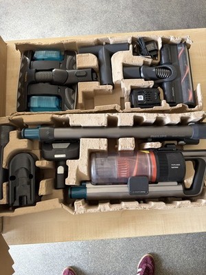 Akku-Staubsauger Philips 8000 Serie Aqua Plus XC8055/01, bis zu 80 Min Laufzeit