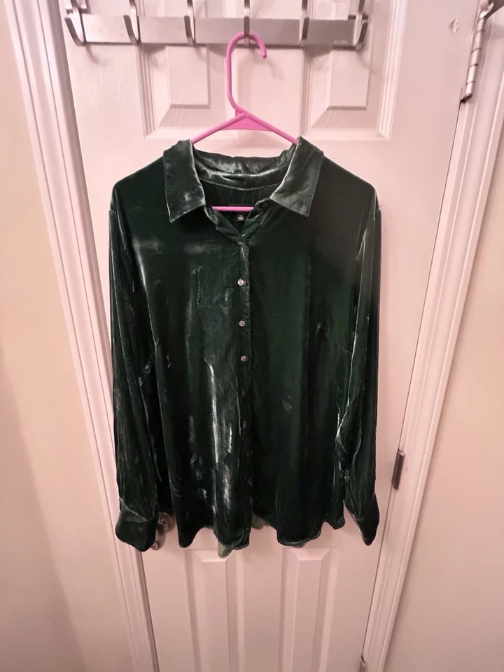 翡翠绿色天鹅绒 Talbots 丝绒恤衫-XL — 第 2/4 张图片
