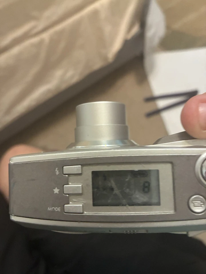 HP PhotoSmart 735 3.2MP Digital Camera - Silver -For Parts - Missing Battery Cov - Image 4 of 4