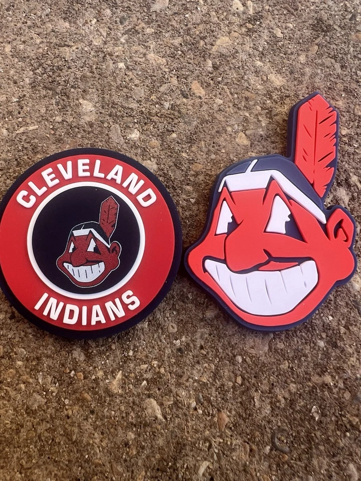 LOTE DE 2 IMANES DE NEVERA PLACA DE PIE DE GOMA DE LOS INDIOS DE CLEVELAND RETRO MLB DE COLECCIÓN Foto 3 de 3