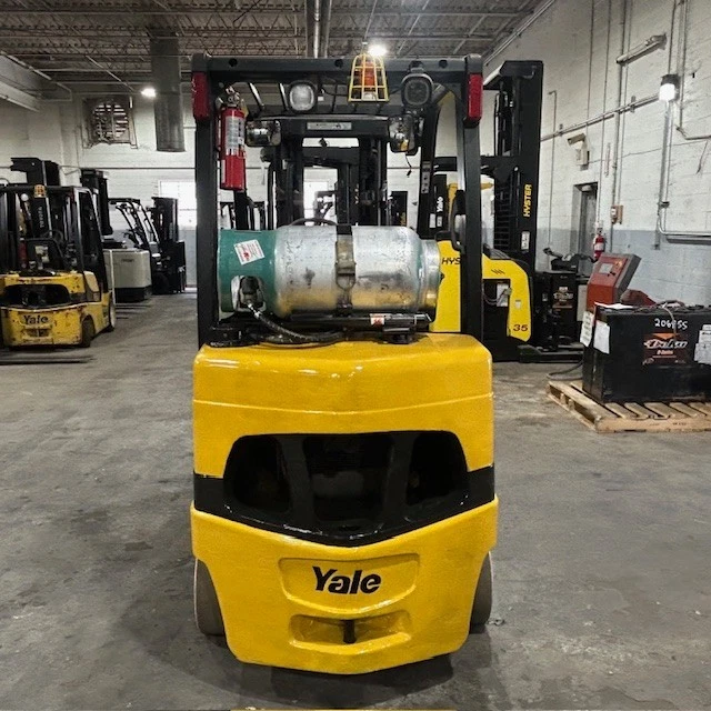 Carretilla elevadora Yale GLC070VX 2021 7000 lb usada triple mástil desplazamiento lateral 4848 horas Foto 3 de 4