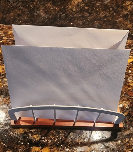 Organizador de cartas Plato de papel Servilletas Organizador Blanco. Metal y madera de acacia - Imagen 2 de 6