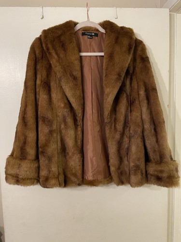 Forever 21 Beautiful Faux Fur Coat Size M/M - Picture 1 of 14