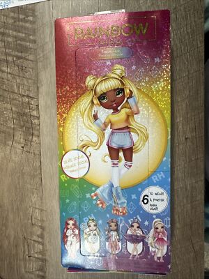 Rainbow High Skate Social Fashion Pack - Roller Skates, Outfit & Accessories For 11 Inch Dolls