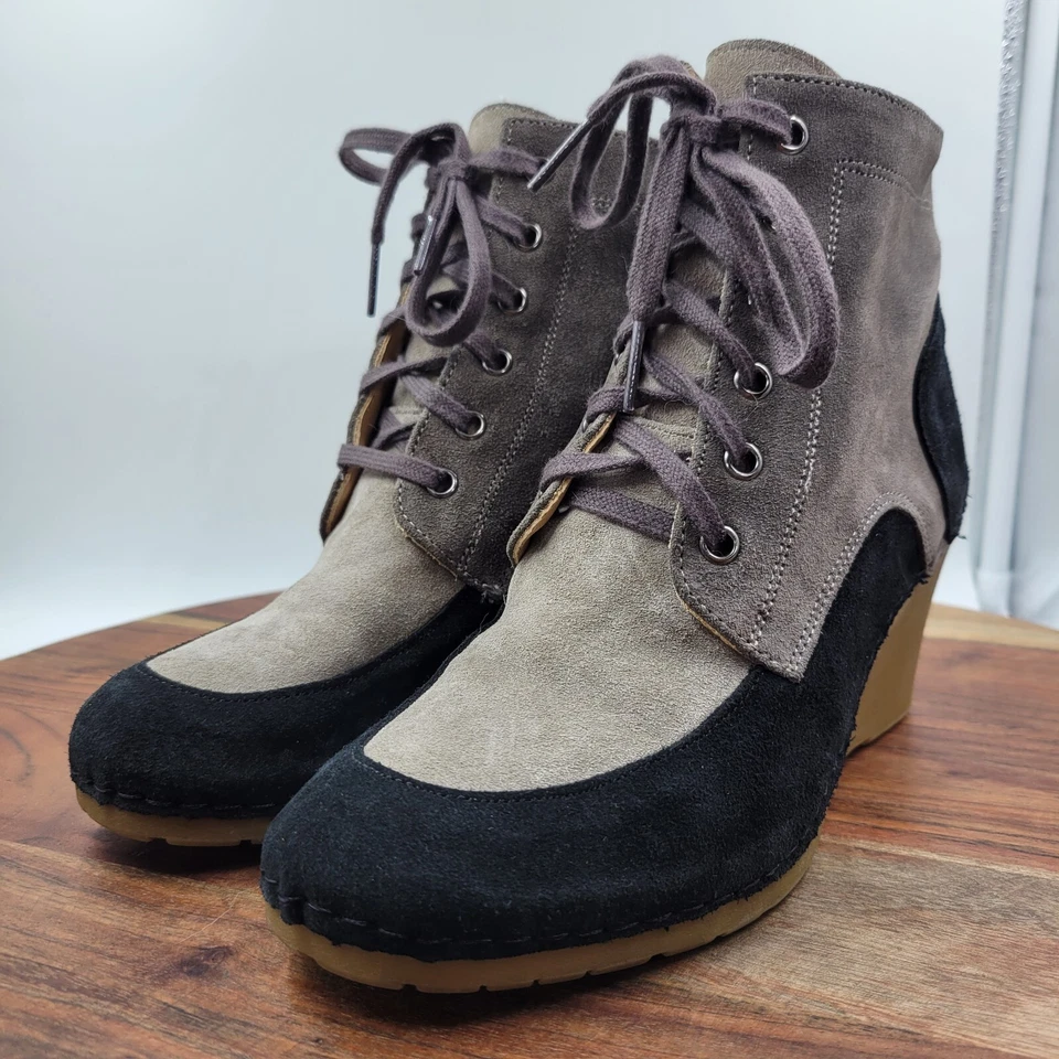 Bettye Muller Wedge Boots Women's 38 / 7.5 Black Gray Suede Lace Up Gum Booties - Image 4 of 4