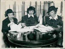 1937 Photo Mmes Maurice J Sager Henry M Biel James Easly Sewing Society 7X9