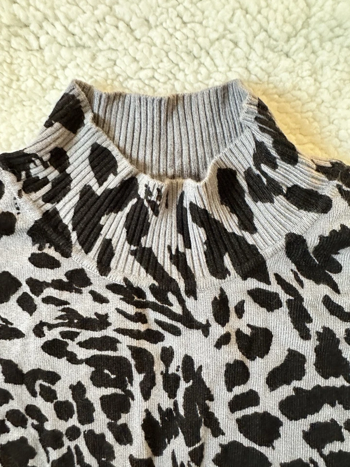 Junior’s Heart Soul Gray Leopard Sweater, Sexy peek-a-boo keyhole back, large - Image 3 of 4
