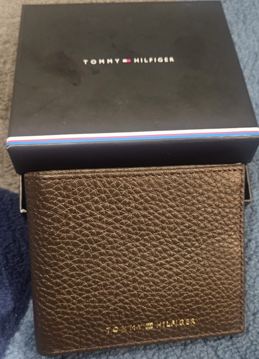 Tommy Hilfiger Men's Premium AM0AM10606 Peble Leather Cards Wallet