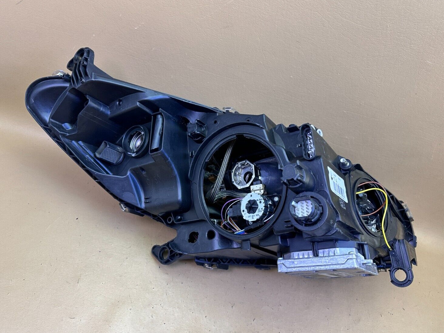 2013-2017 MASERATI GRANTURISMO M145 LEFT HEADLIGHT XENON BLACK W/ WHITE LOGO OEM