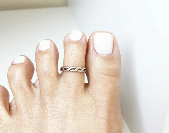 18 Gorgeous Toe Ring Designs For Brides That You Should Bookmark ASAP! |  WeddingBazaar