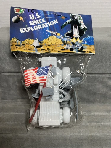 Vintage Hing Fat U.S. Space Exploration Playset with Plastic Figures #990 SEALED