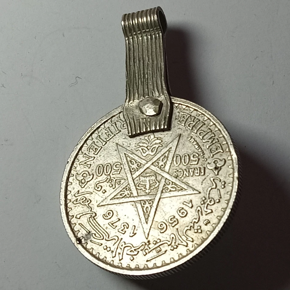 Un collar antiguo único hecho de una antigua moneda de plata marroquí y piedra VERDE Foto 4 de 4