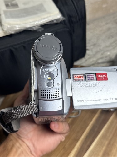 Canon ZR90 MiniDV Video Camera Camcorder W/ Accessory Bundle Lot Very Nice! - Picture 14 of 24