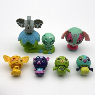 Zoobles Kids Toys Magnetic Pop-up Figures and Accessories Lot of 7 Plus Home