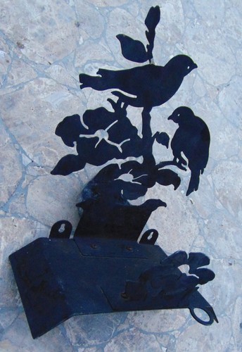 VINTAGE GARDEN HOSE HOLDER~OUTSIDE WALL MOUNT HANGER~BLACK METAL BIRDS & FLOWERS